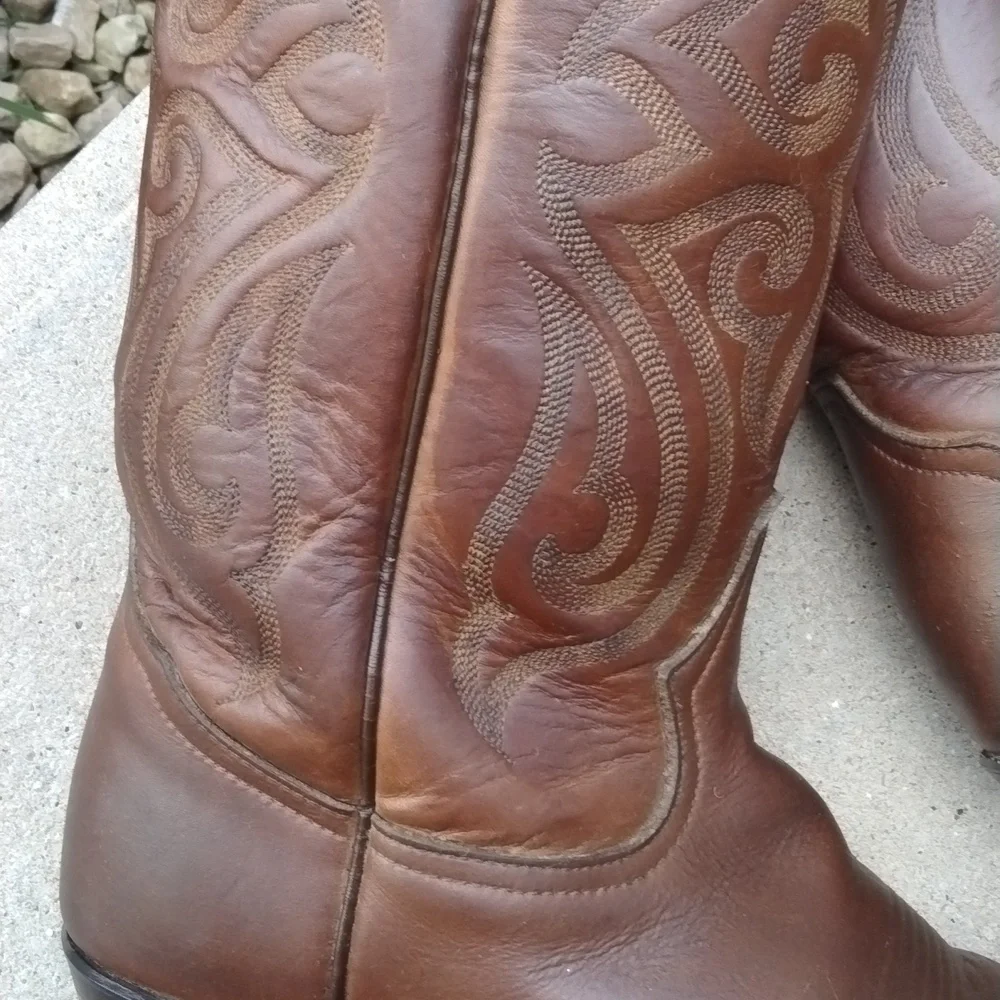 Mens Tony Lama Western boot, size 8.5 D